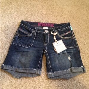 Hydraulic denim shorts
